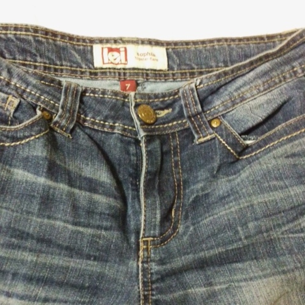Lei size 7 jeans.